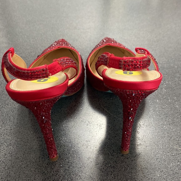 Betsy Johnson Pump - Picture 3 of 3